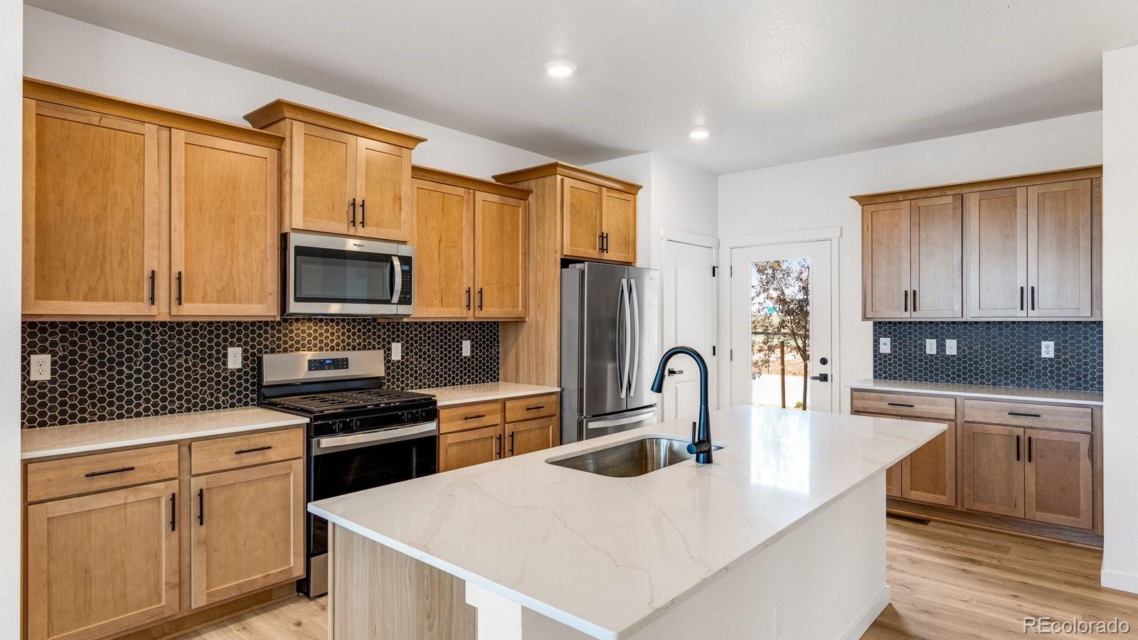 697 N Ukraine St, Aurora, CO 80018