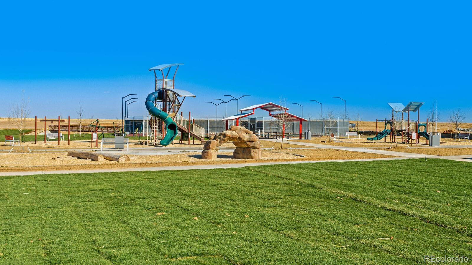 697 N Ukraine St, Aurora, CO 80018