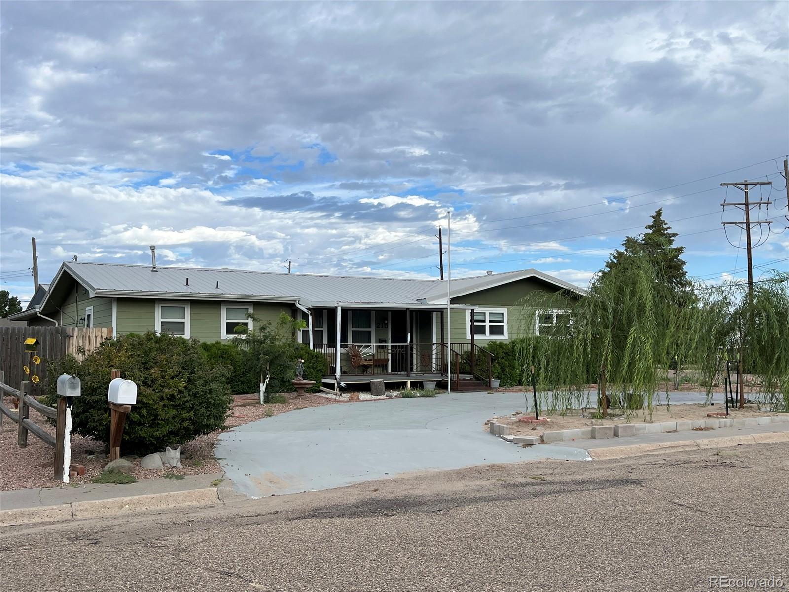 215 S 16th St, Burlington, CO 80807