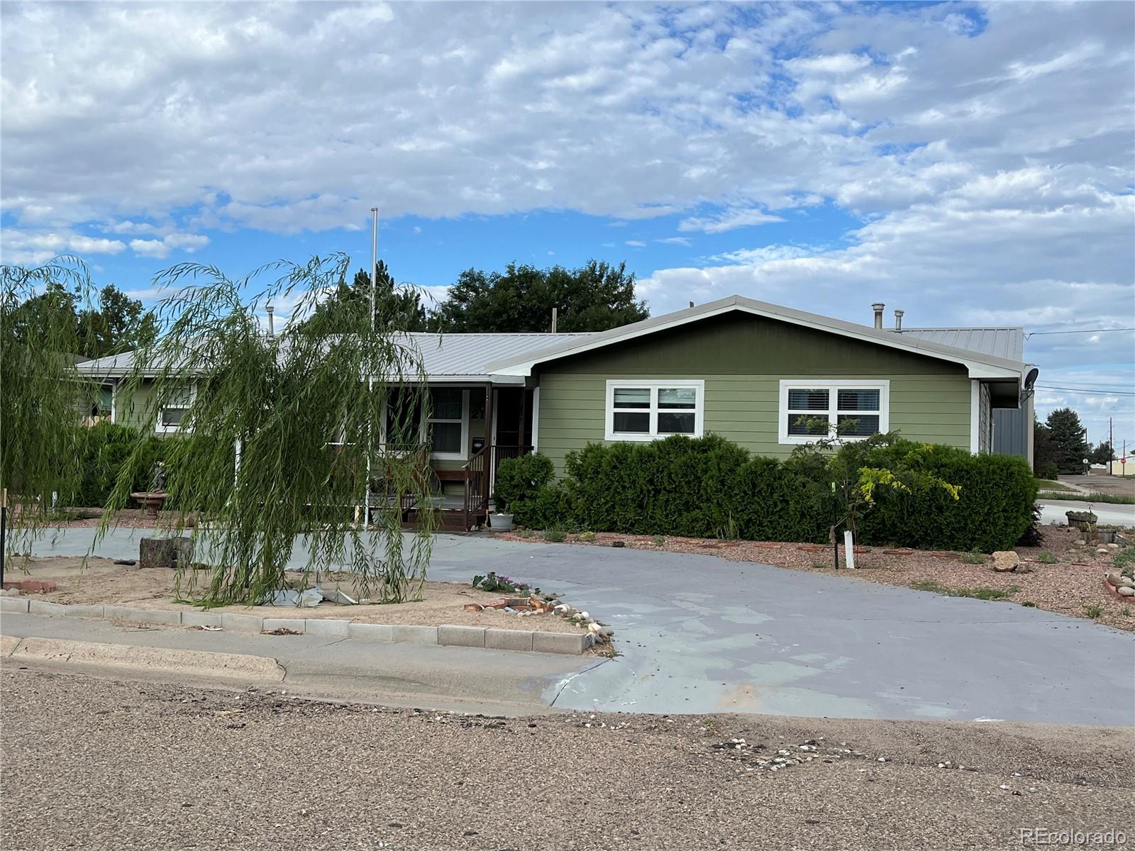 215 S 16th St, Burlington, CO 80807