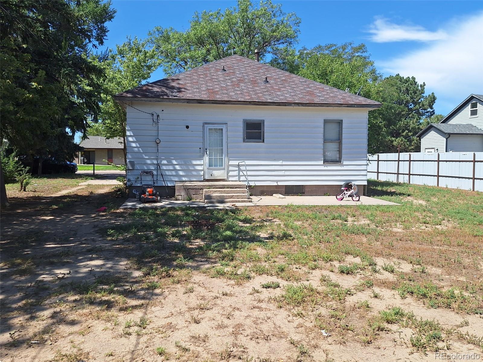 324 9th St, Burlington, CO 80807