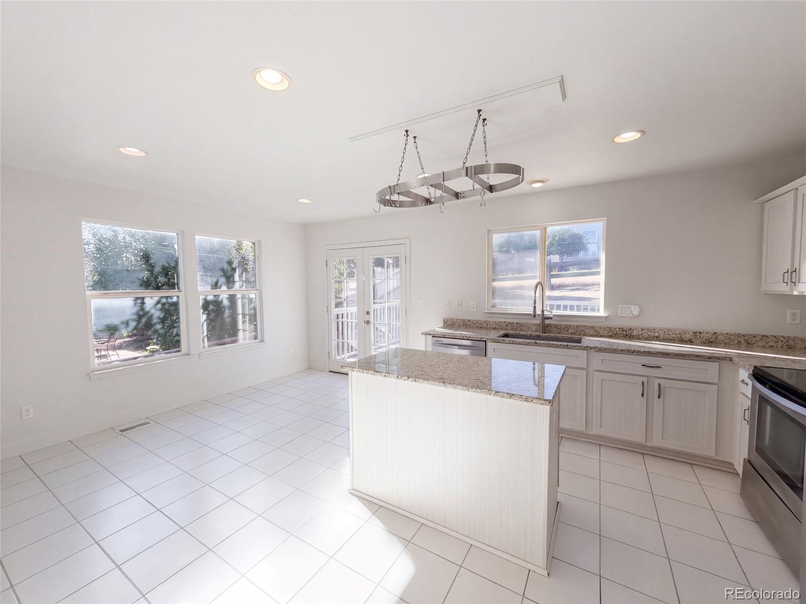 10009 Strathfield Ln, Highlands Ranch, CO 80126