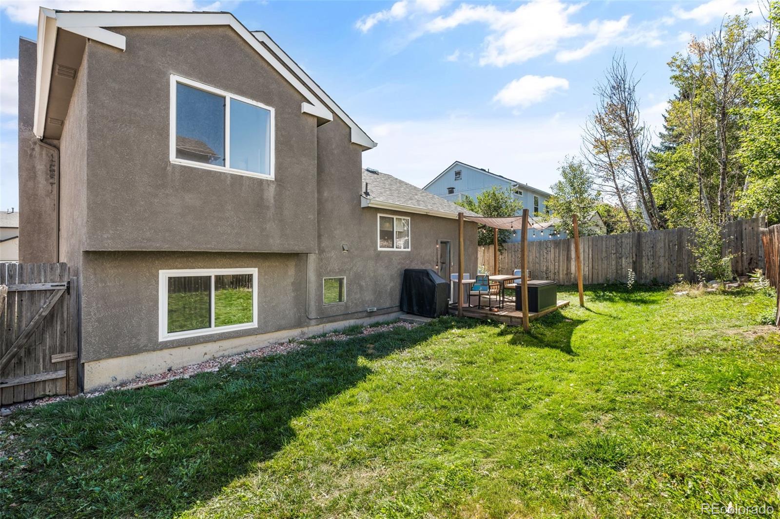 6040 Ursa Ln, Colorado Springs, CO 80919