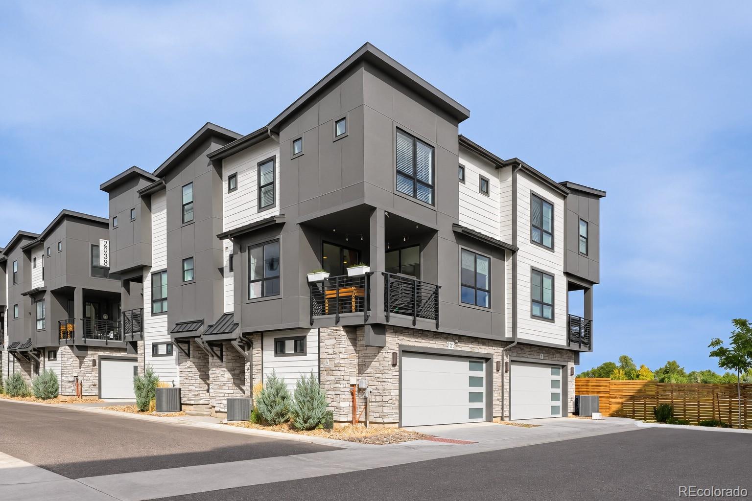 2038 S Holly St #2, Denver, CO 80222