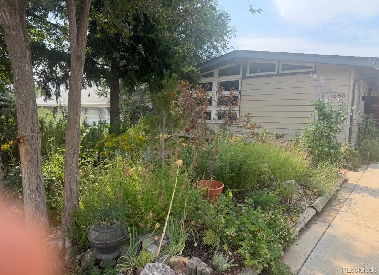 680 Bronco Rd, Denver, CO 80221
