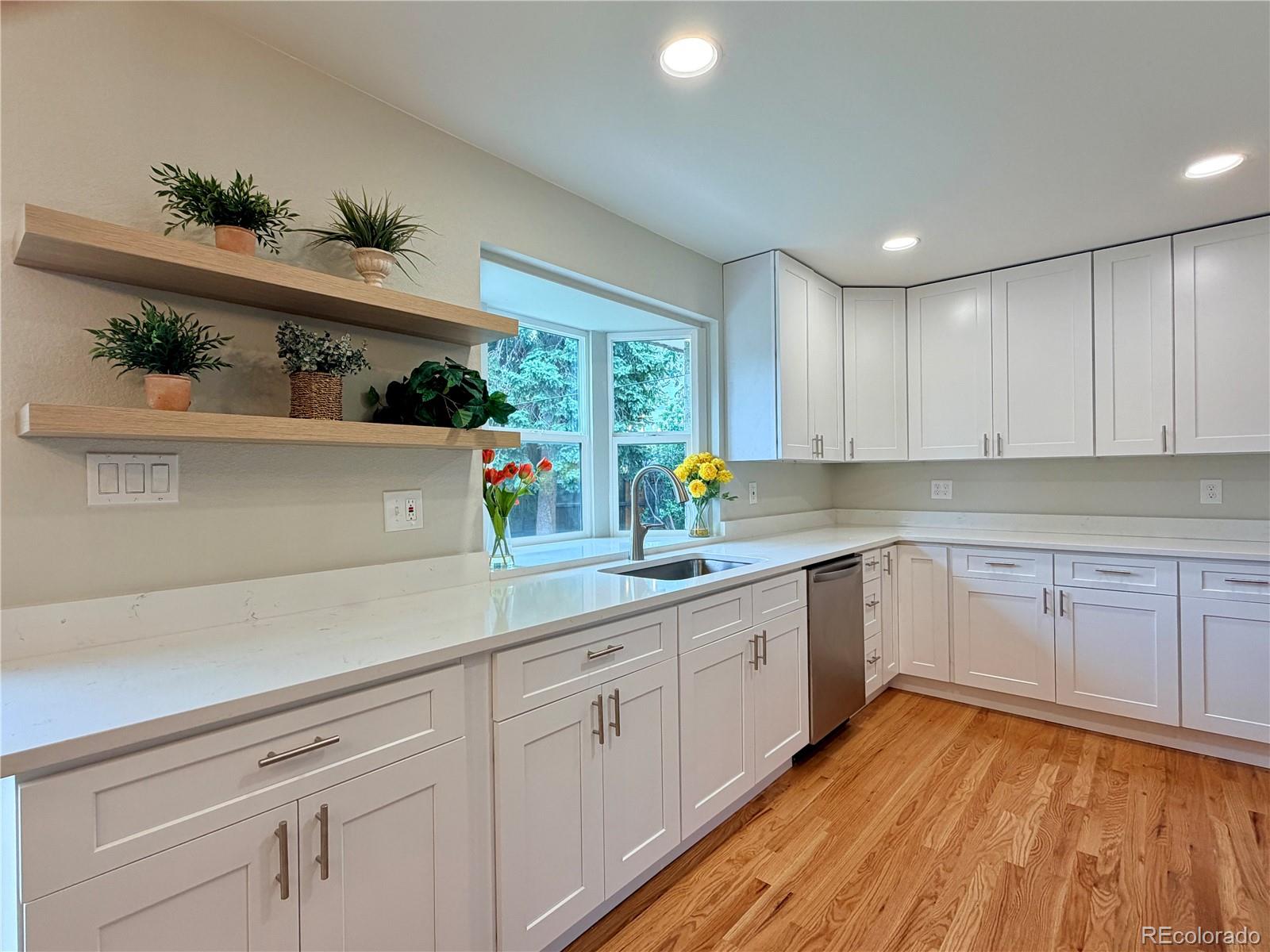 1586 S Dover Ct, Lakewood, CO 80232