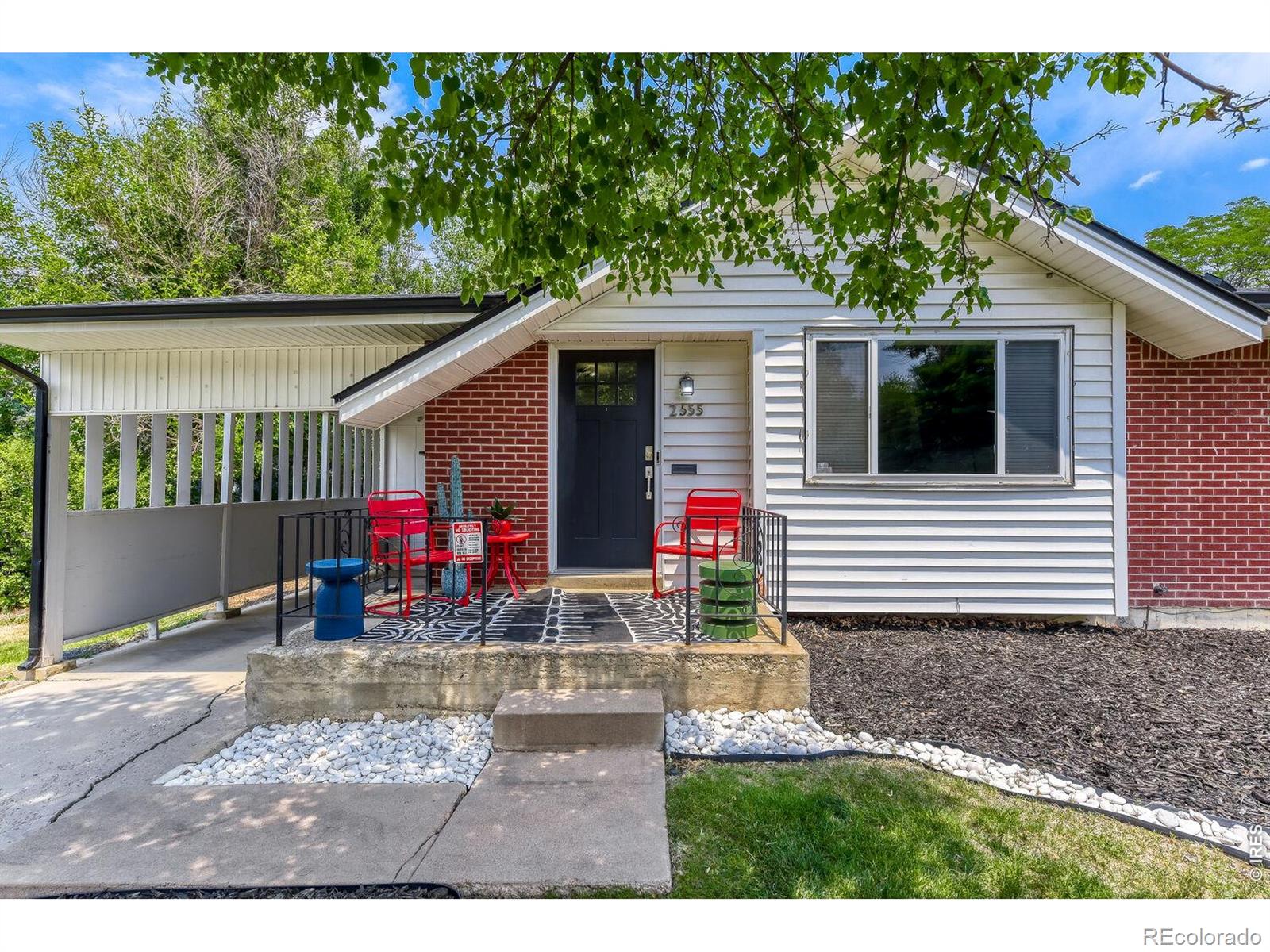 2555 E Maplewood Ave, Centennial, CO 80121