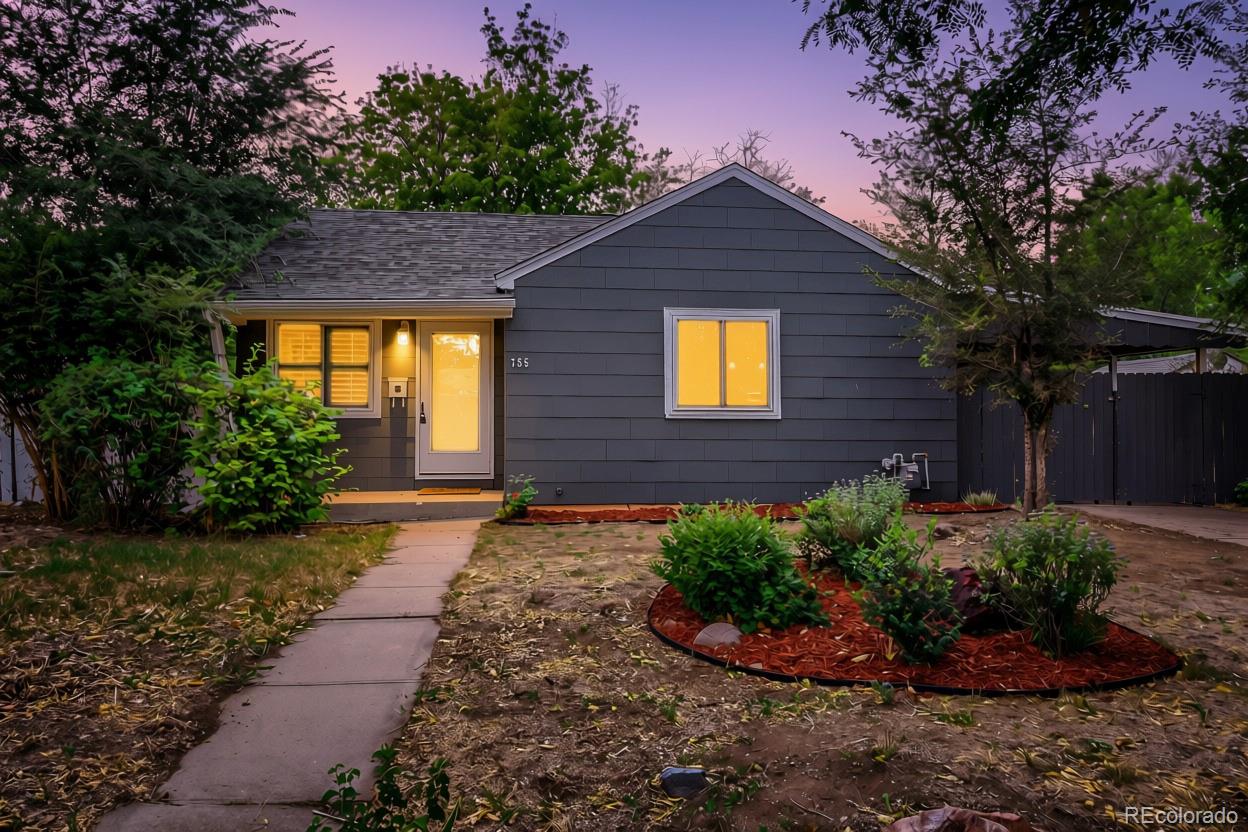 755 Newark St, Aurora, CO 80010