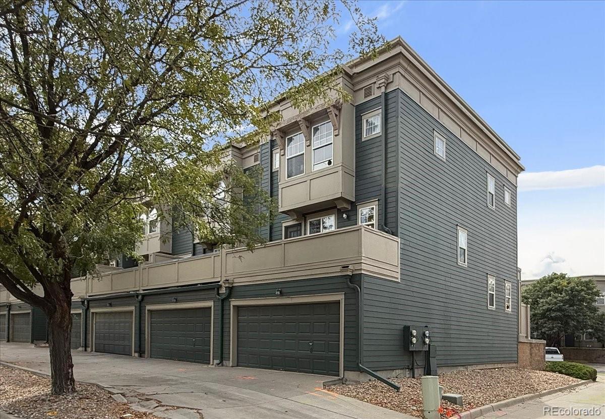 9477 Longs Peak Dr, Commerce City, CO 80640