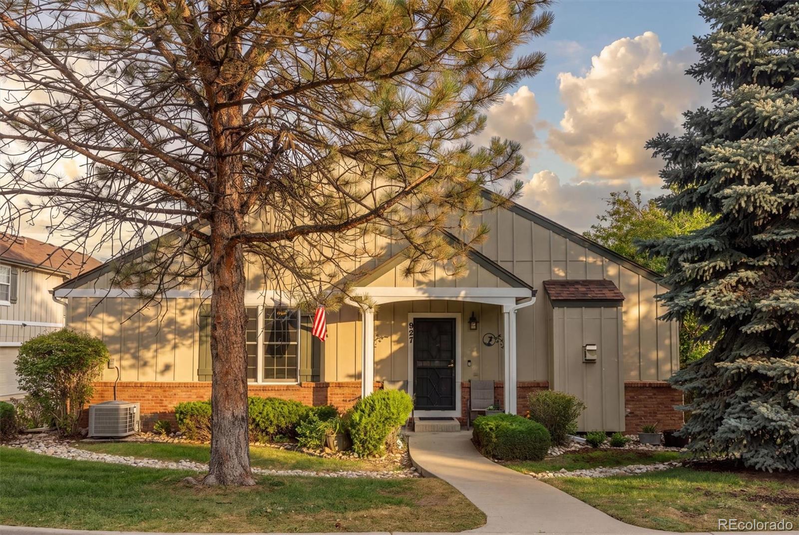 927 S Evanston Cir, Aurora, CO 80012