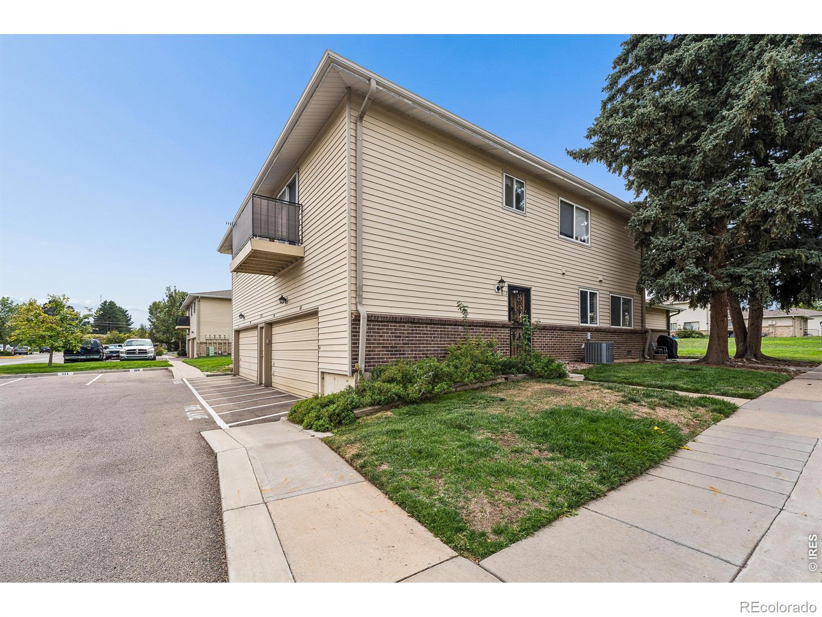 3351 S Field St, Lakewood, CO 80227
