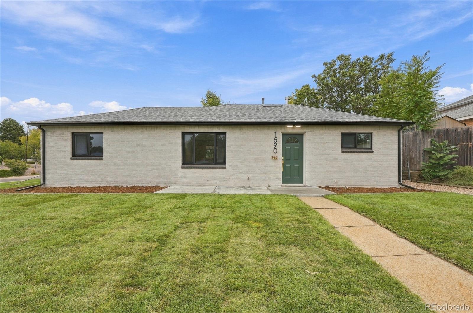 1590 Oak Pl, Thornton, CO 80229