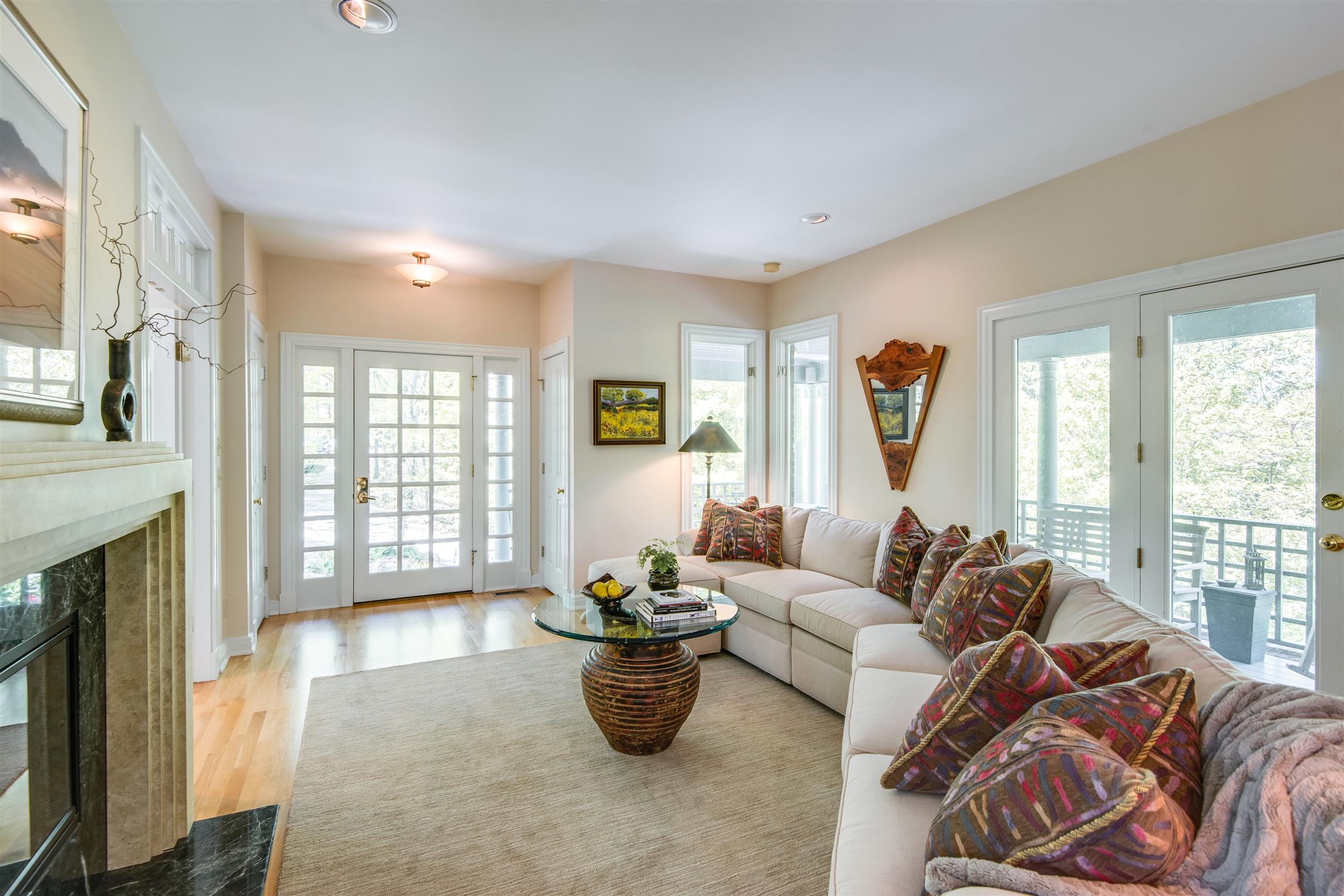 390 Wayside Ct, Nashville, TN 37205