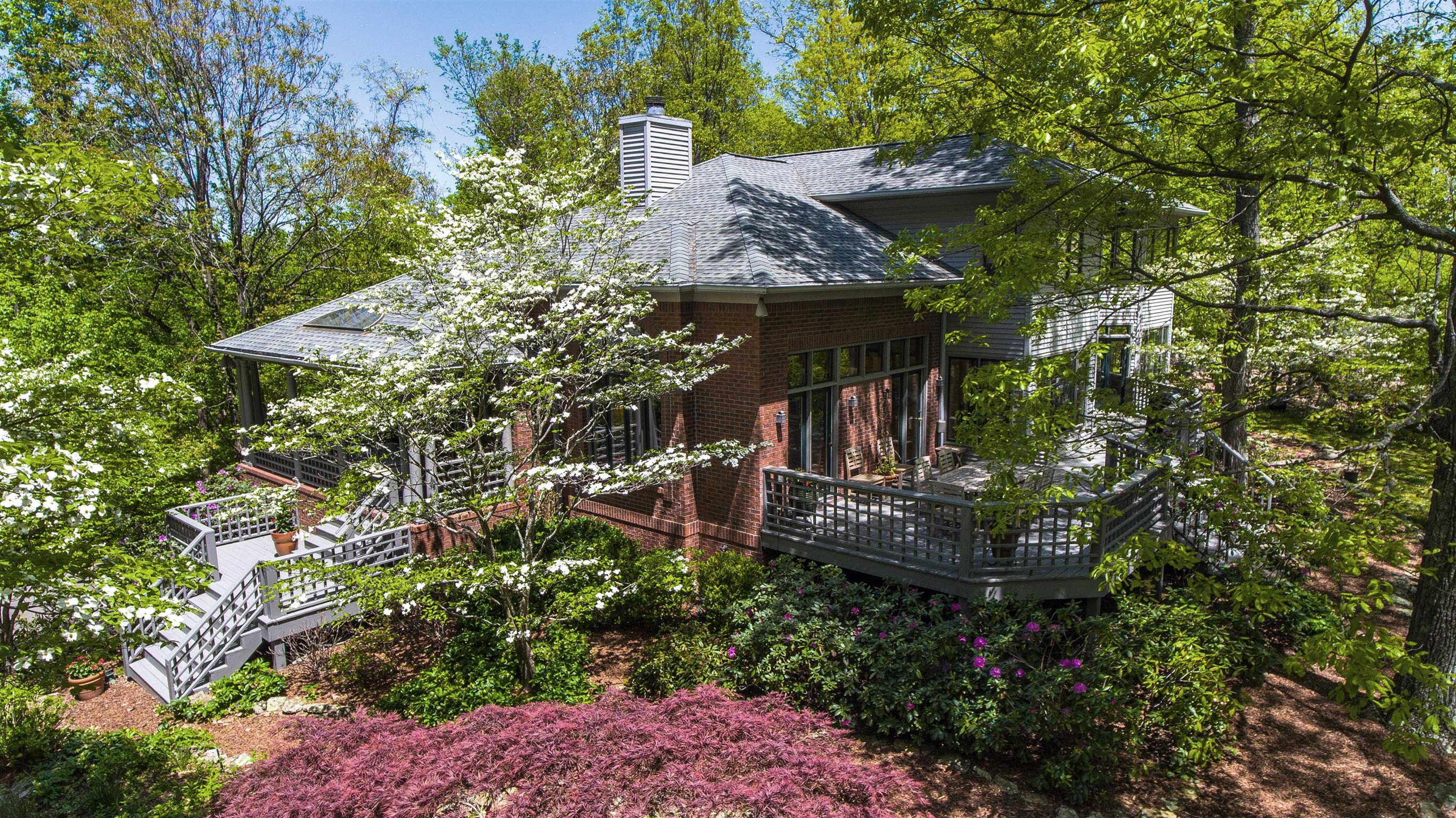 390 Wayside Ct, Nashville, TN 37205