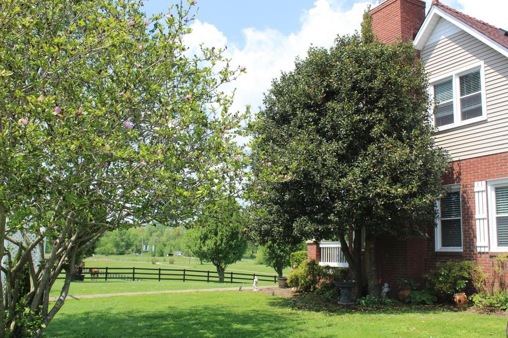 3585 76 Hwy, Cottontown, TN 37048
