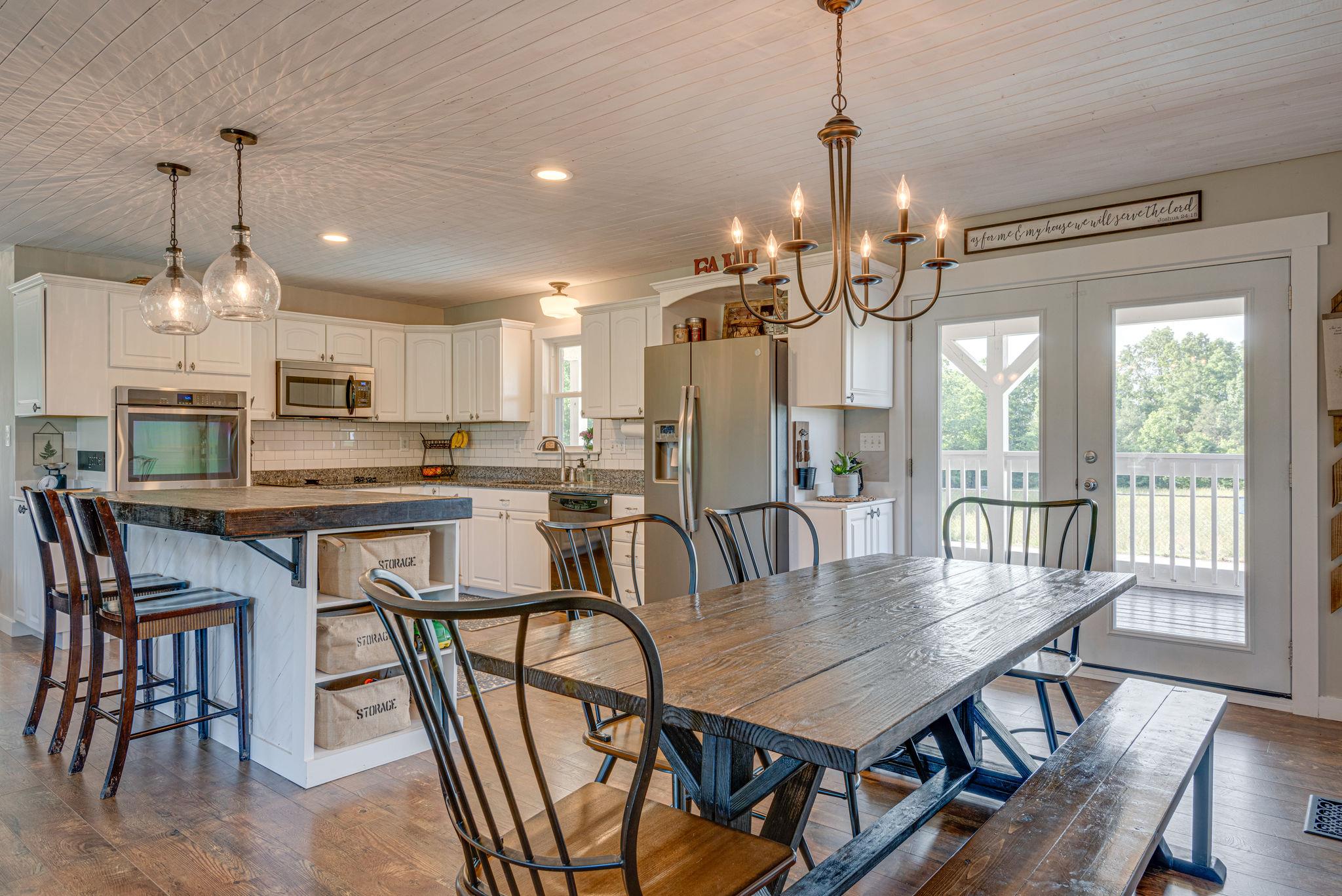 2820 Highway 47 N, White Bluff, TN 37187