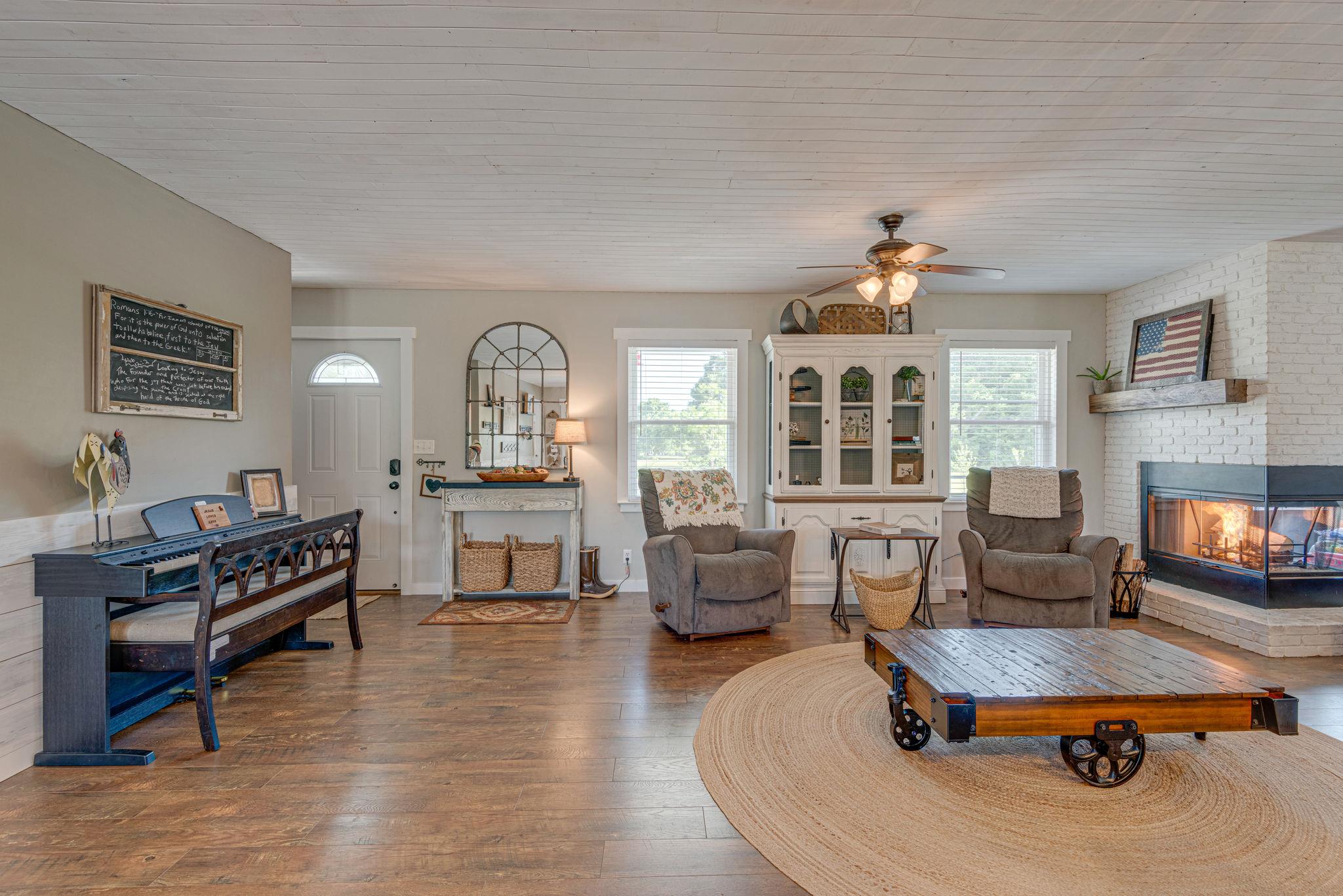 2820 Highway 47 N, White Bluff, TN 37187