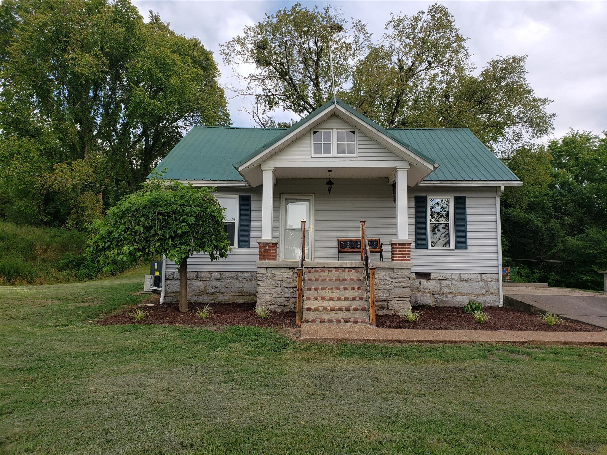 56 Edd Hackett Rd, Pleasant Shade, TN 37145