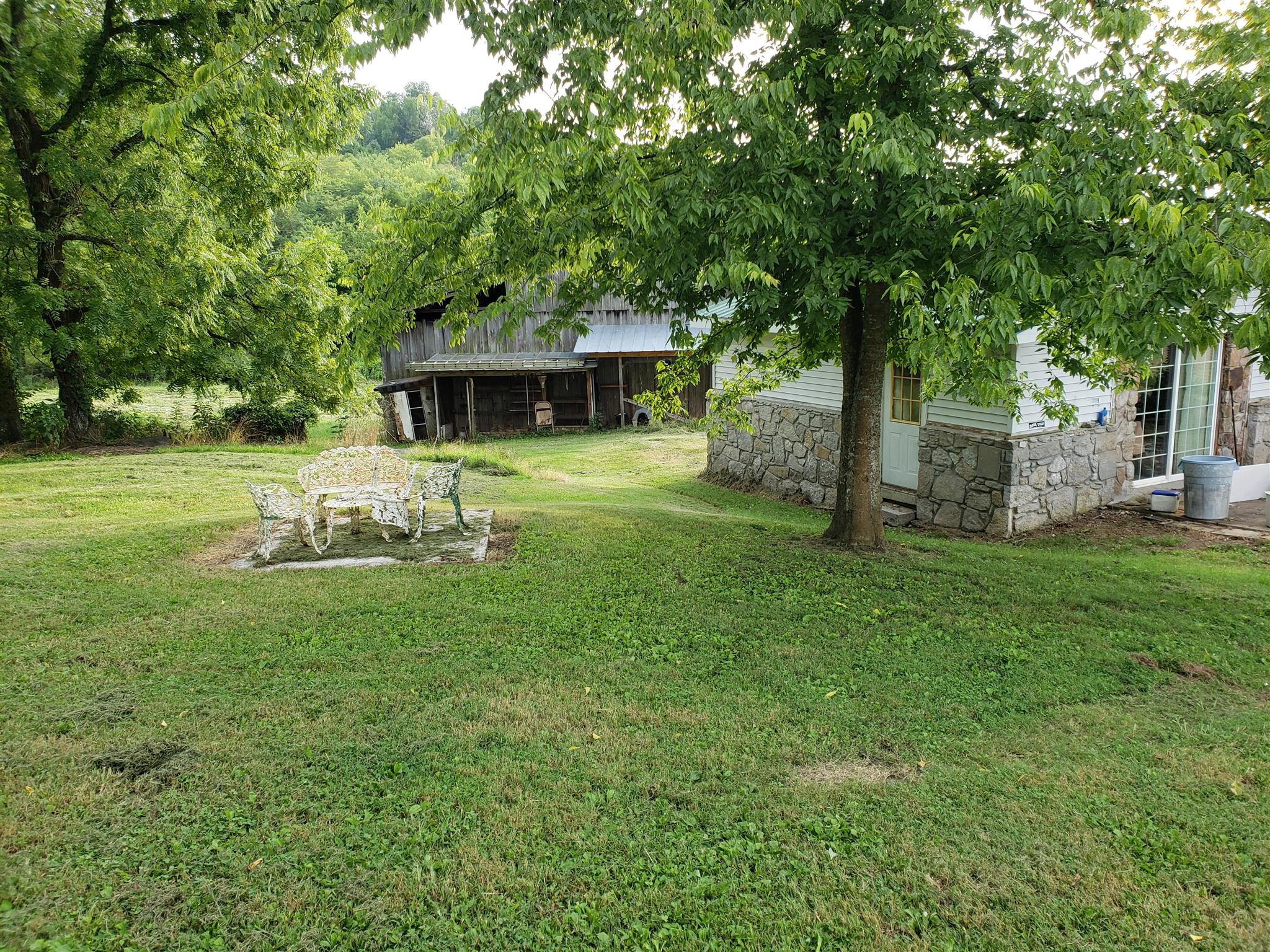 56 Edd Hackett Rd, Pleasant Shade, TN 37145