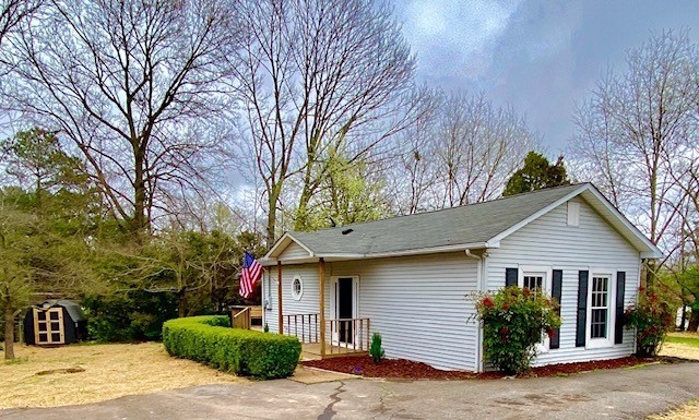 1110 N Charlotte St, Dickson, TN 37055