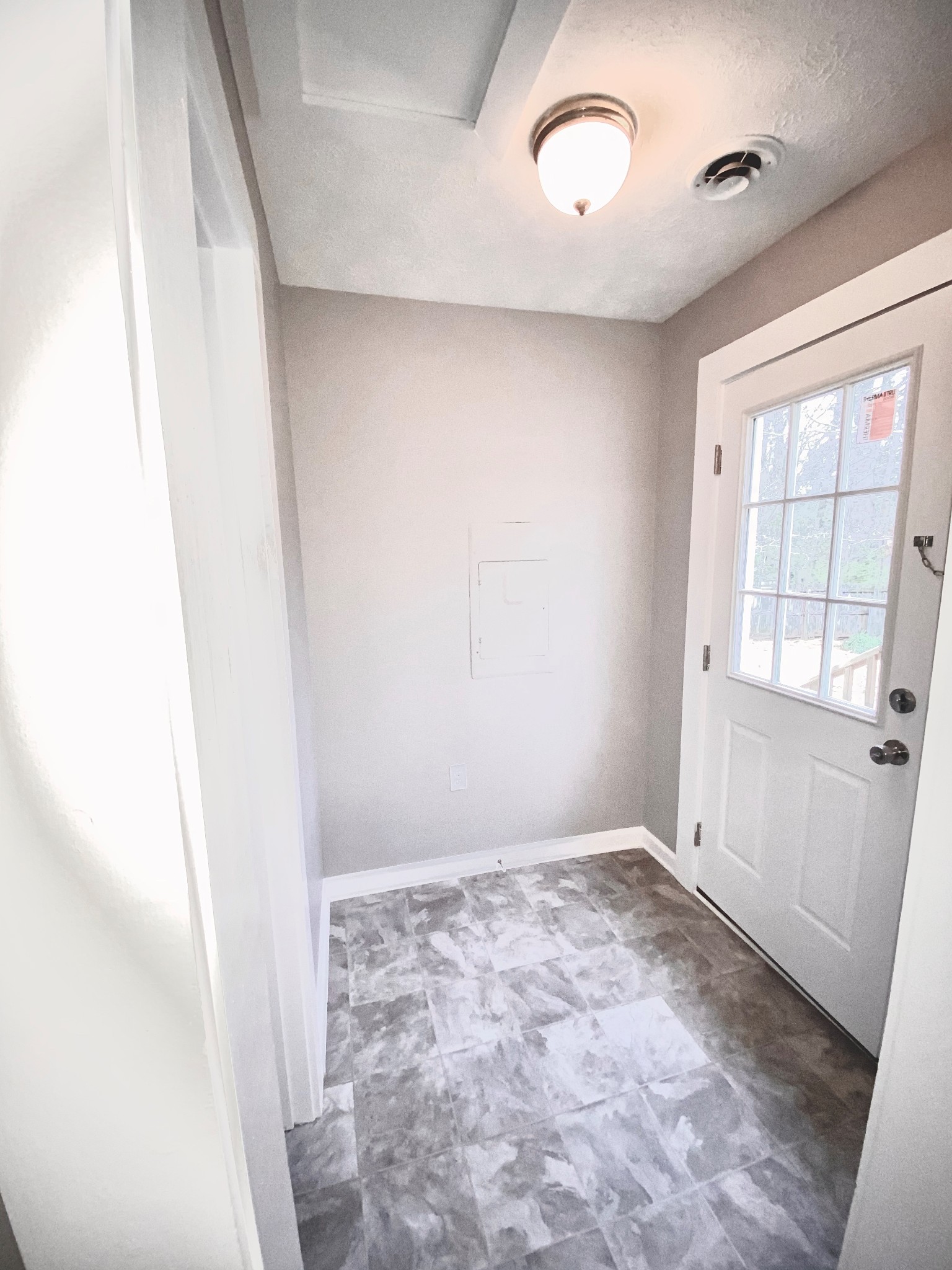 1110 N Charlotte St, Dickson, TN 37055