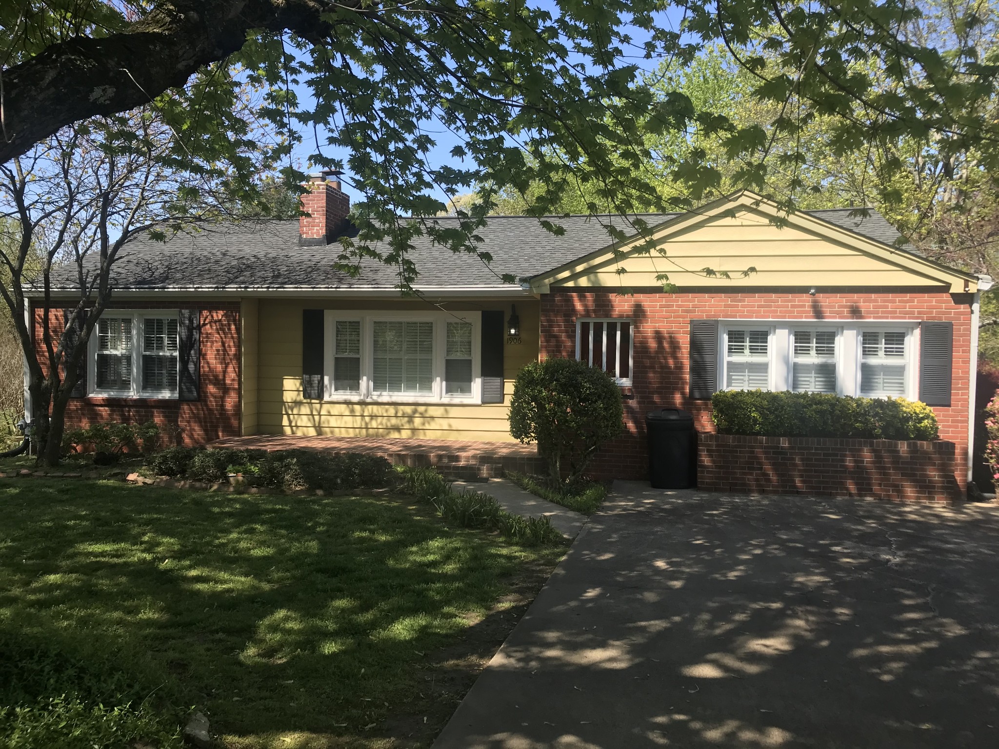 1906 Lake Rd, Greenbrier, TN 37073