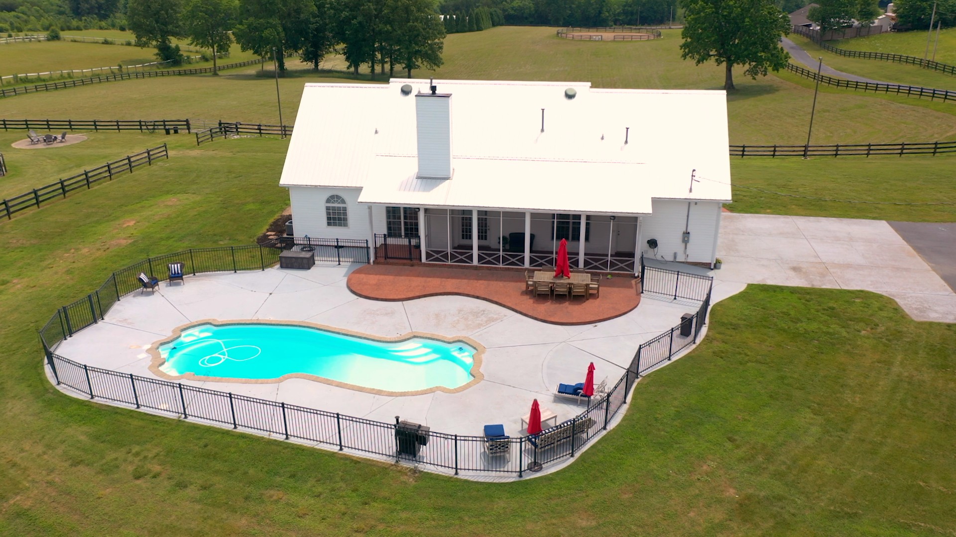 885 Southerland Rd, Dickson, TN 37055