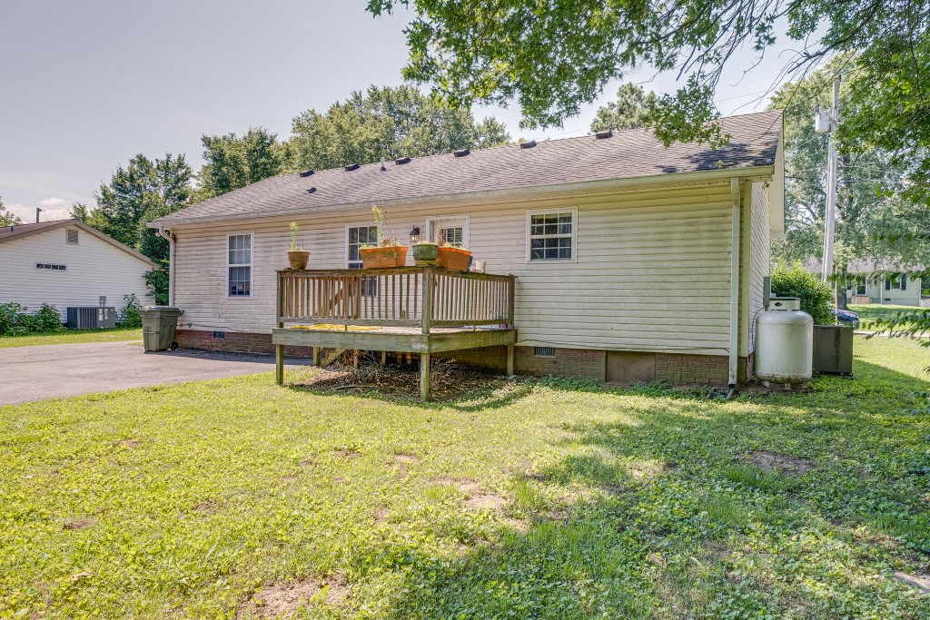 1520 Valley Ridge Dr E, Gallatin, TN 37066