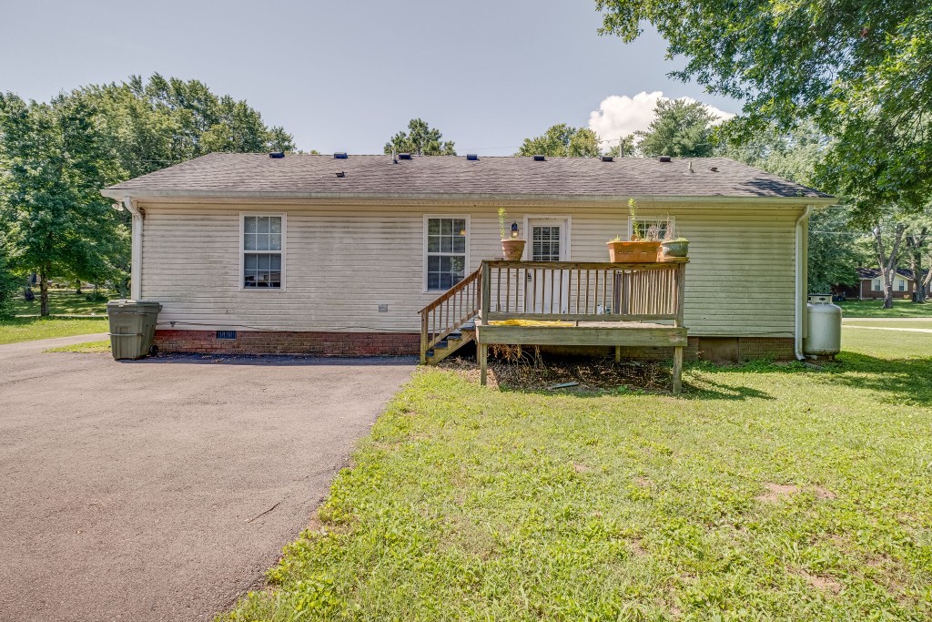 1520 Valley Ridge Dr E, Gallatin, TN 37066