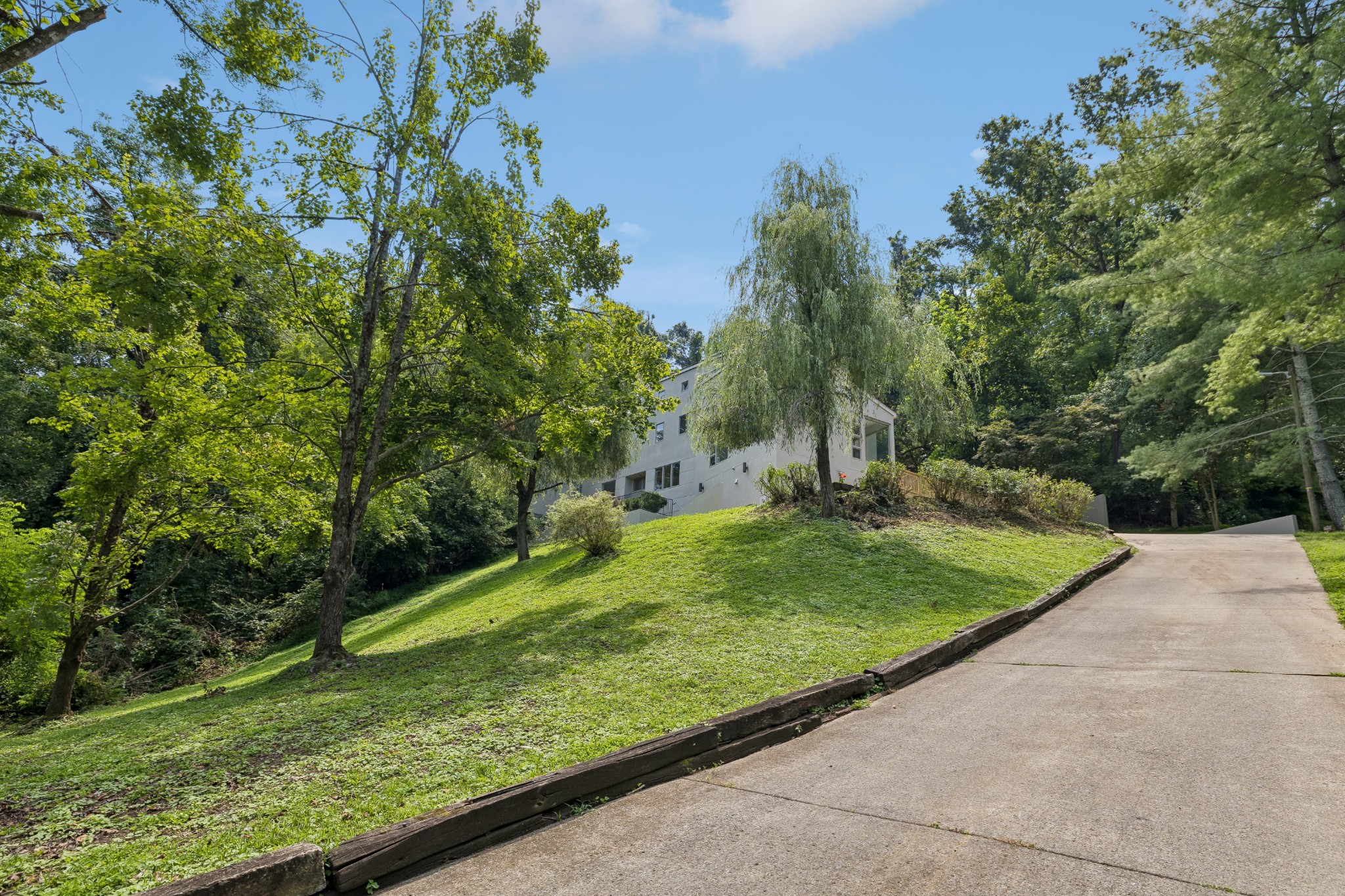 6633 Ellesmere Rd, Nashville, TN 37205