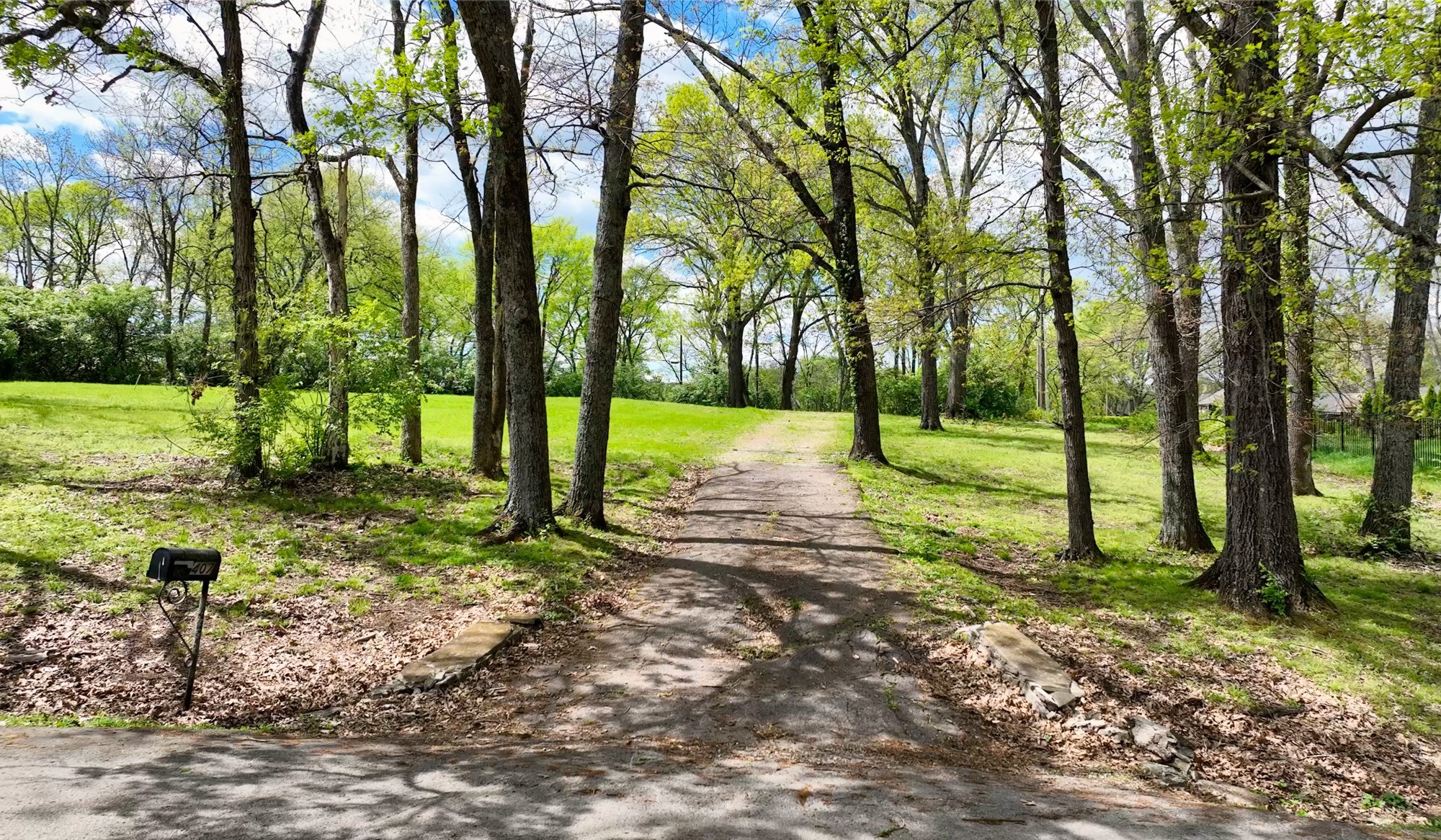407 W Meade Dr, Nashville, TN 37205