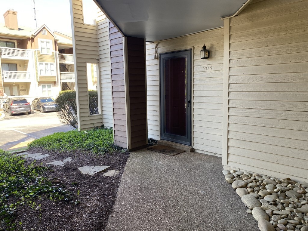 204 Hillsboro Pl, Nashville, TN 37215