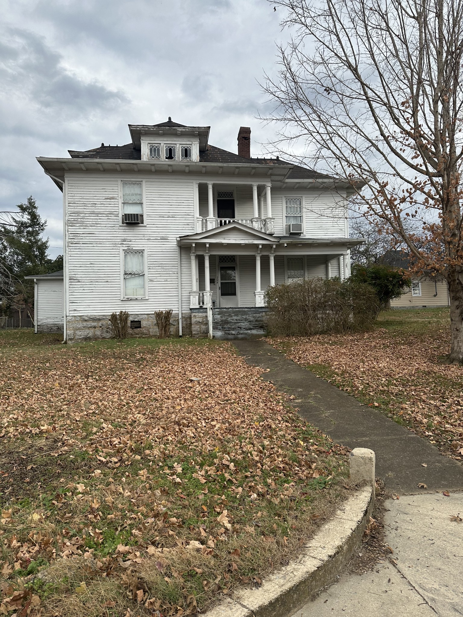 704 Main St N, Carthage, TN 37030