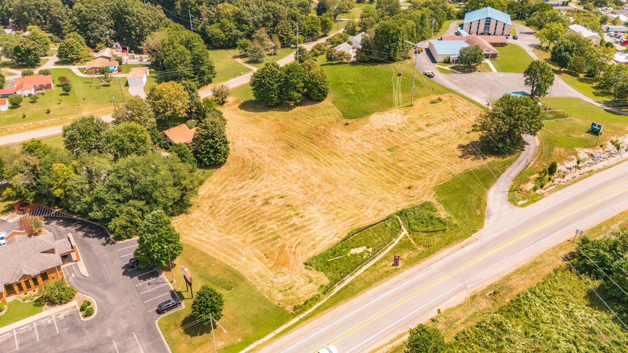 5270 New Highway 31e, Westmoreland, TN 37186