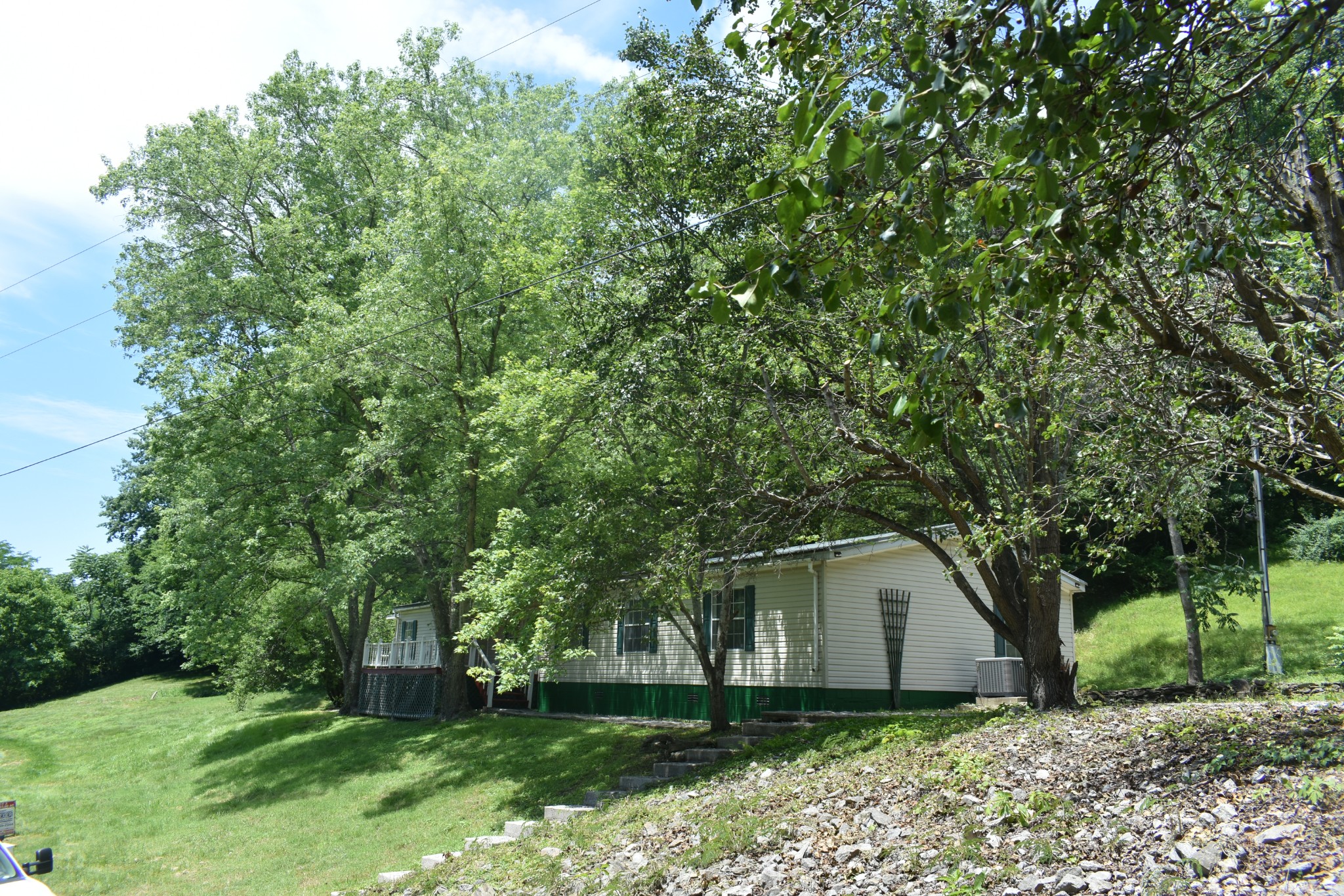 33 Nascar Ln, Pleasant Shade, TN 37145
