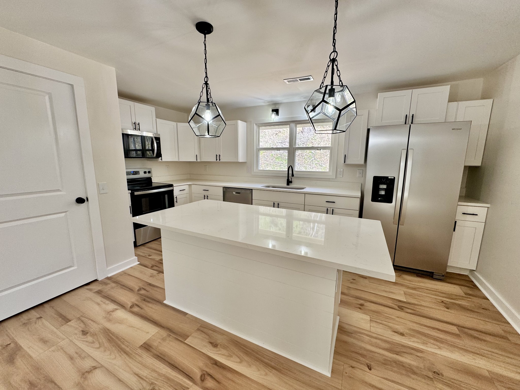 220 Friendship Hollow Rd S, Pleasant Shade, TN 37145