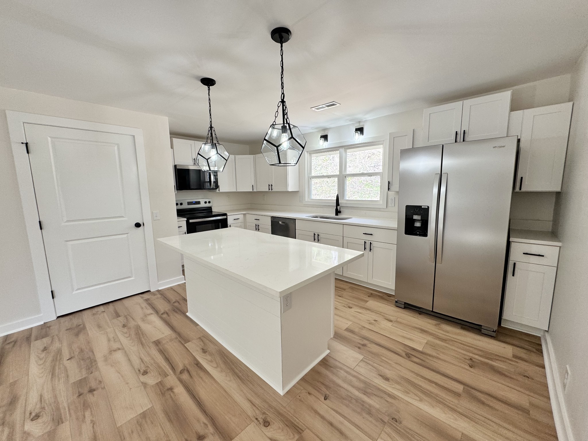 220 Friendship Hollow Rd S, Pleasant Shade, TN 37145