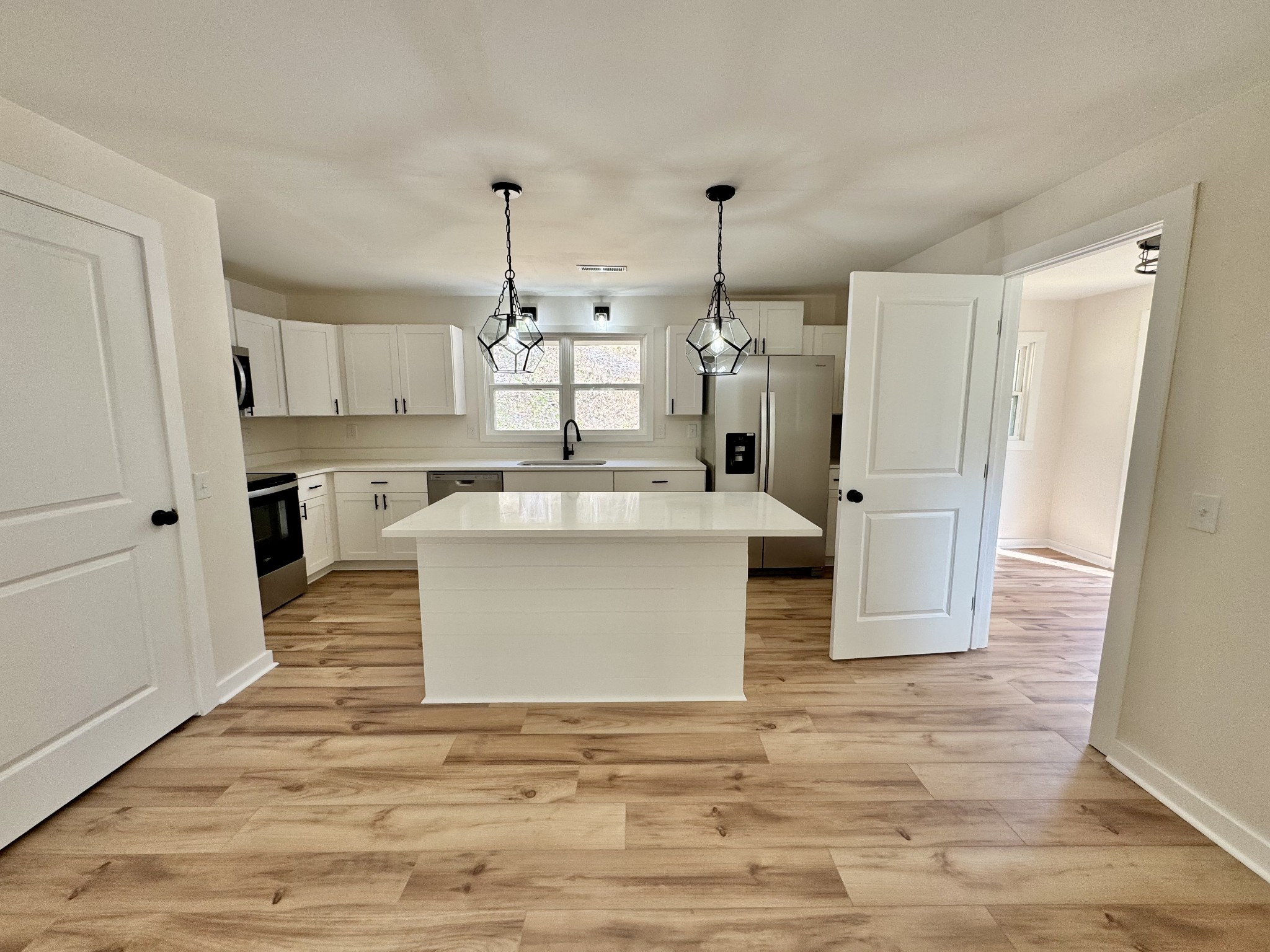 220 Friendship Hollow Rd S, Pleasant Shade, TN 37145