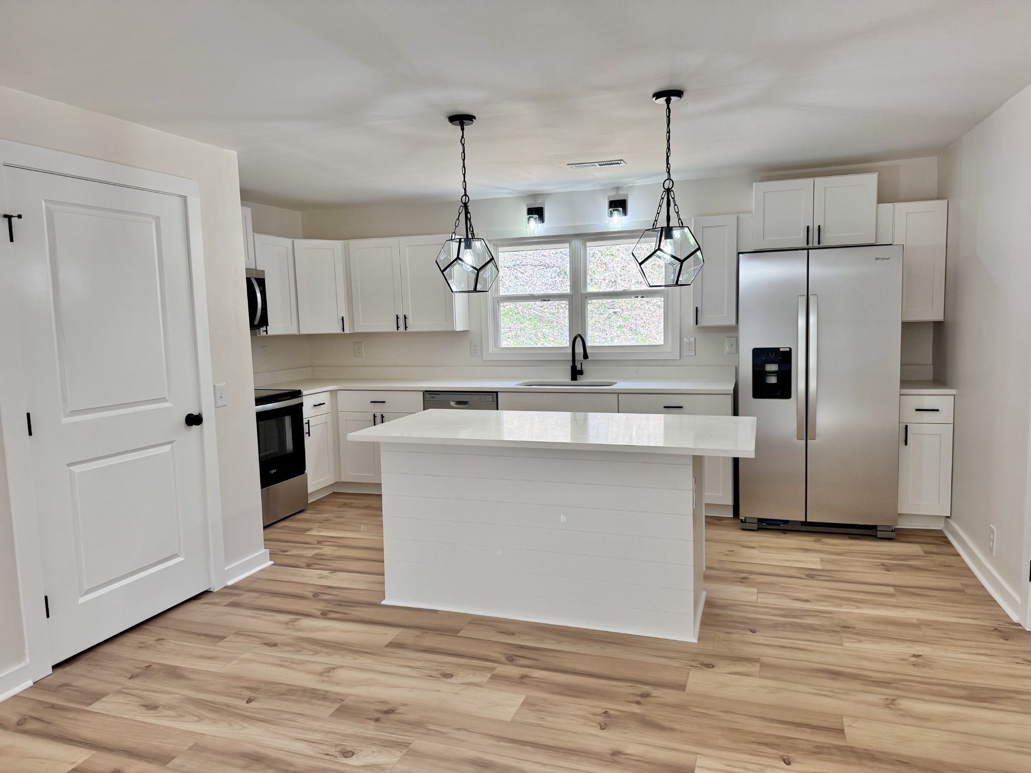 220 Friendship Hollow Rd S, Pleasant Shade, TN 37145