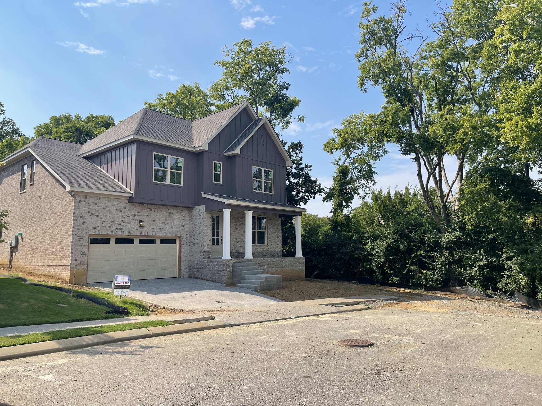 2068 Blackstone Dr, Hendersonville, TN 37075