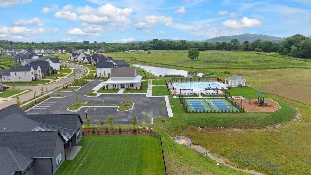 7047 Lampkins Crossing, College Grove, TN 37046