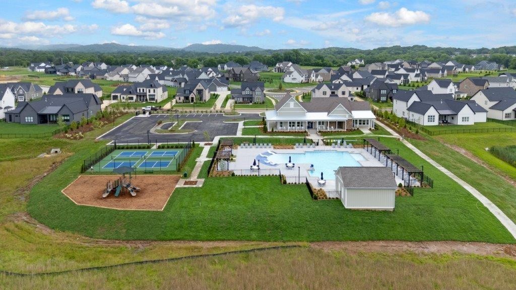 8029 Whitcroft Dr, College Grove, TN 37046