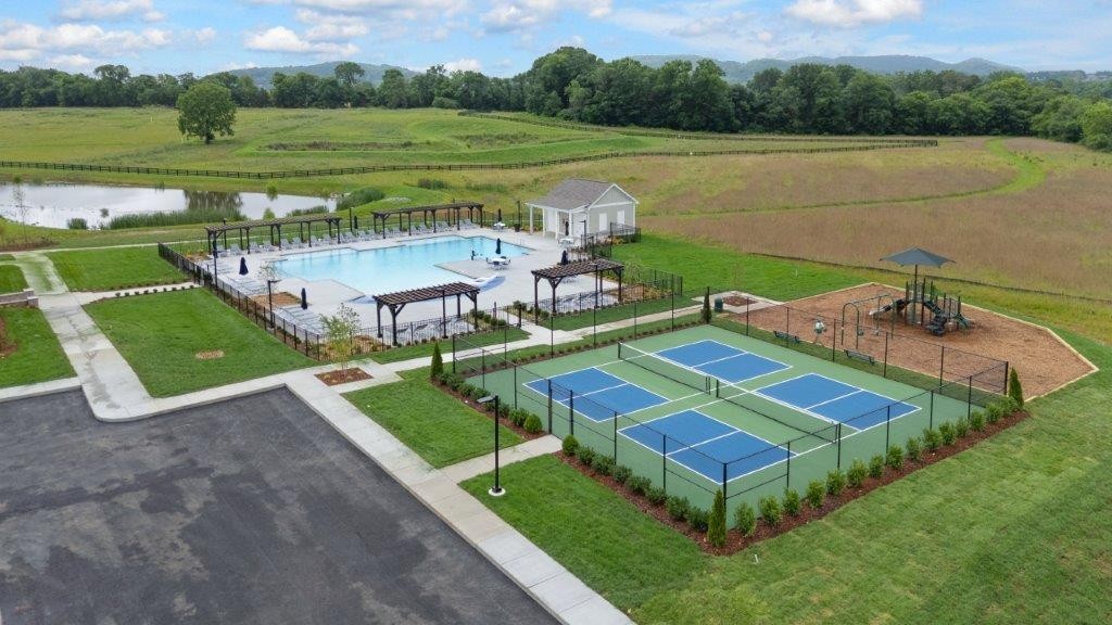 8029 Whitcroft Dr, College Grove, TN 37046