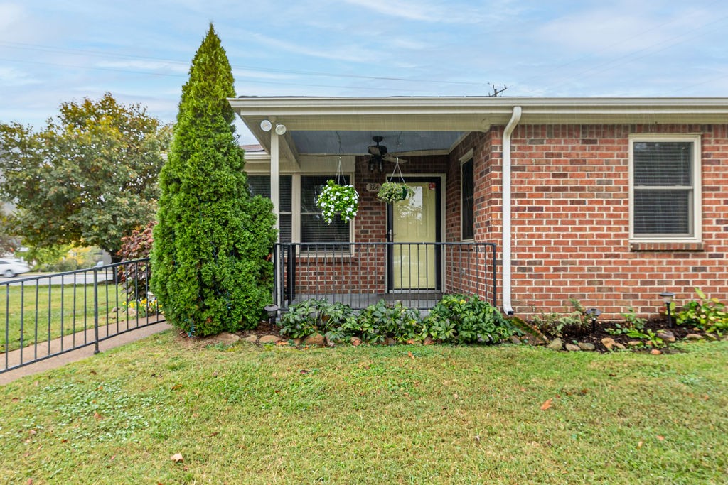 324 Deer Lake Dr, Nashville, TN 37221