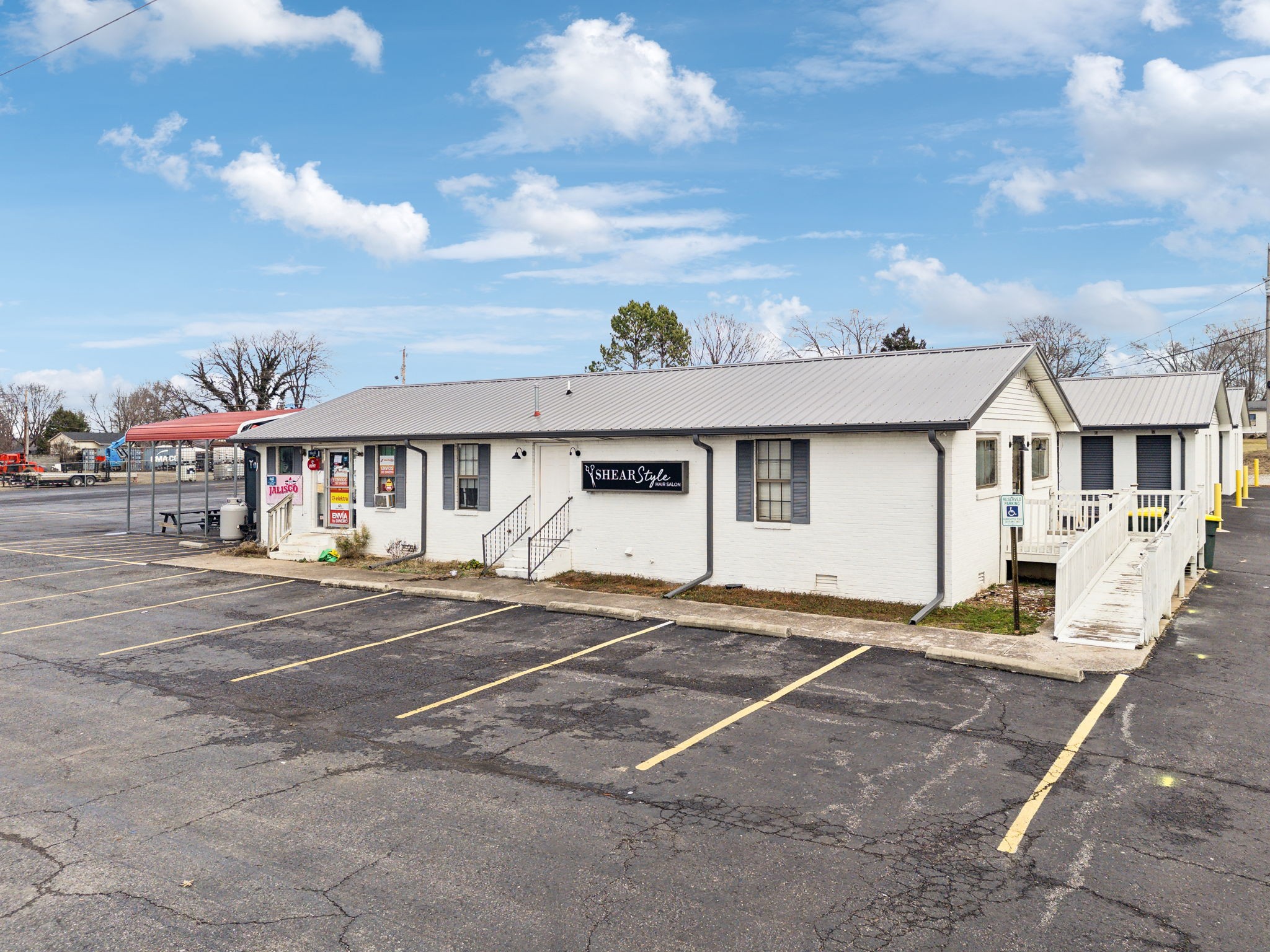 457 N Broadway, Portland, TN 37148