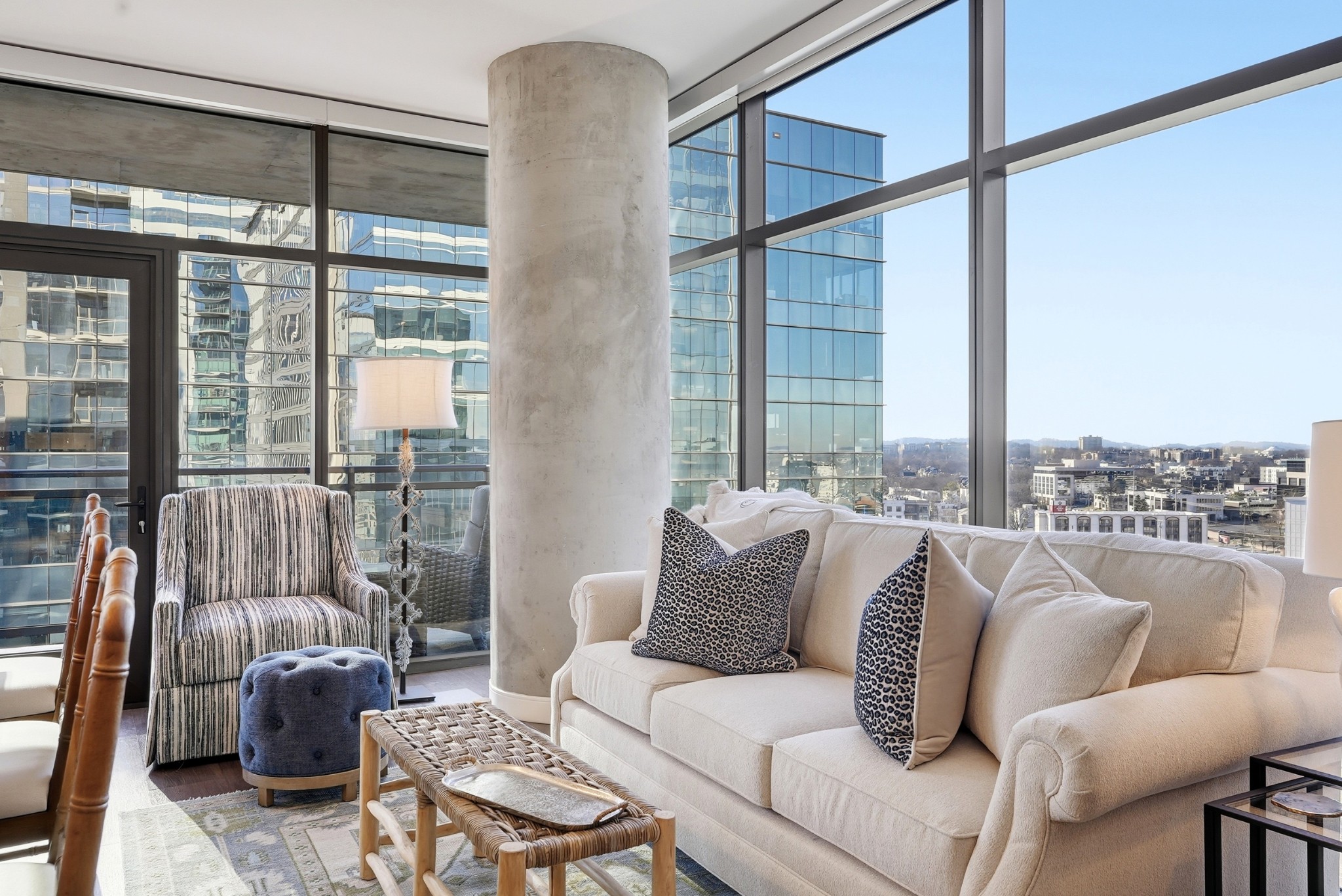 1212 Demonbreun St #1402, Nashville, TN 37203