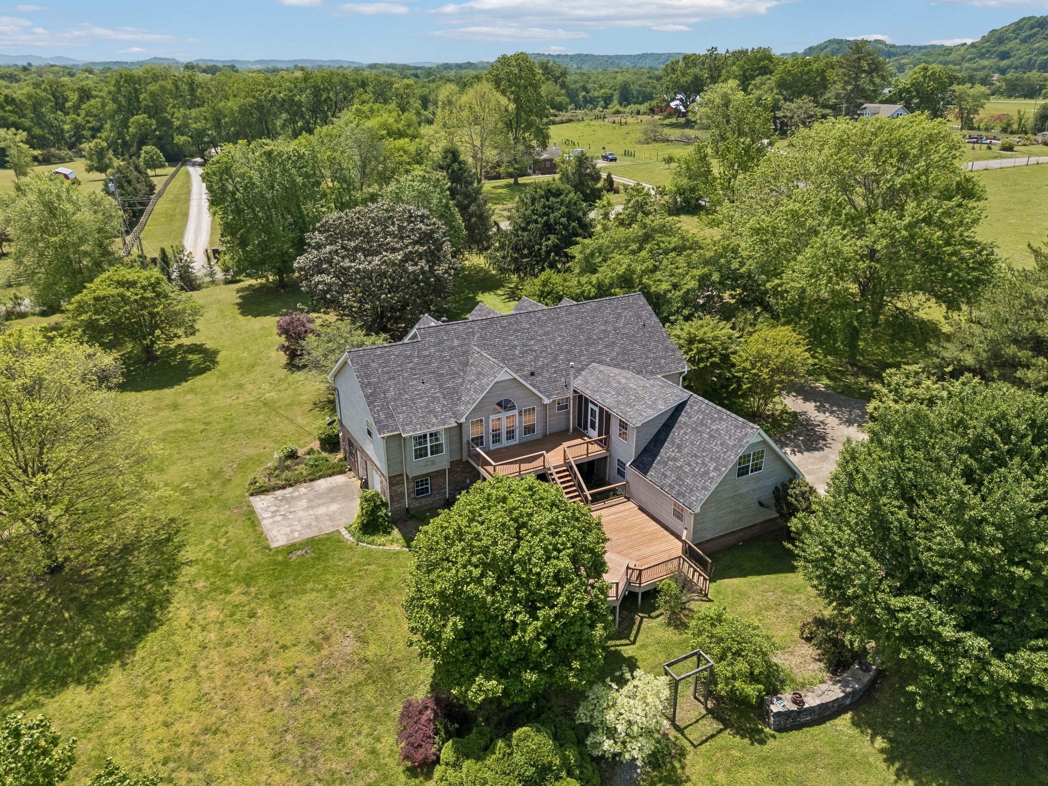 3993 Cecil Farm Rd, Mount Pleasant, TN 38474