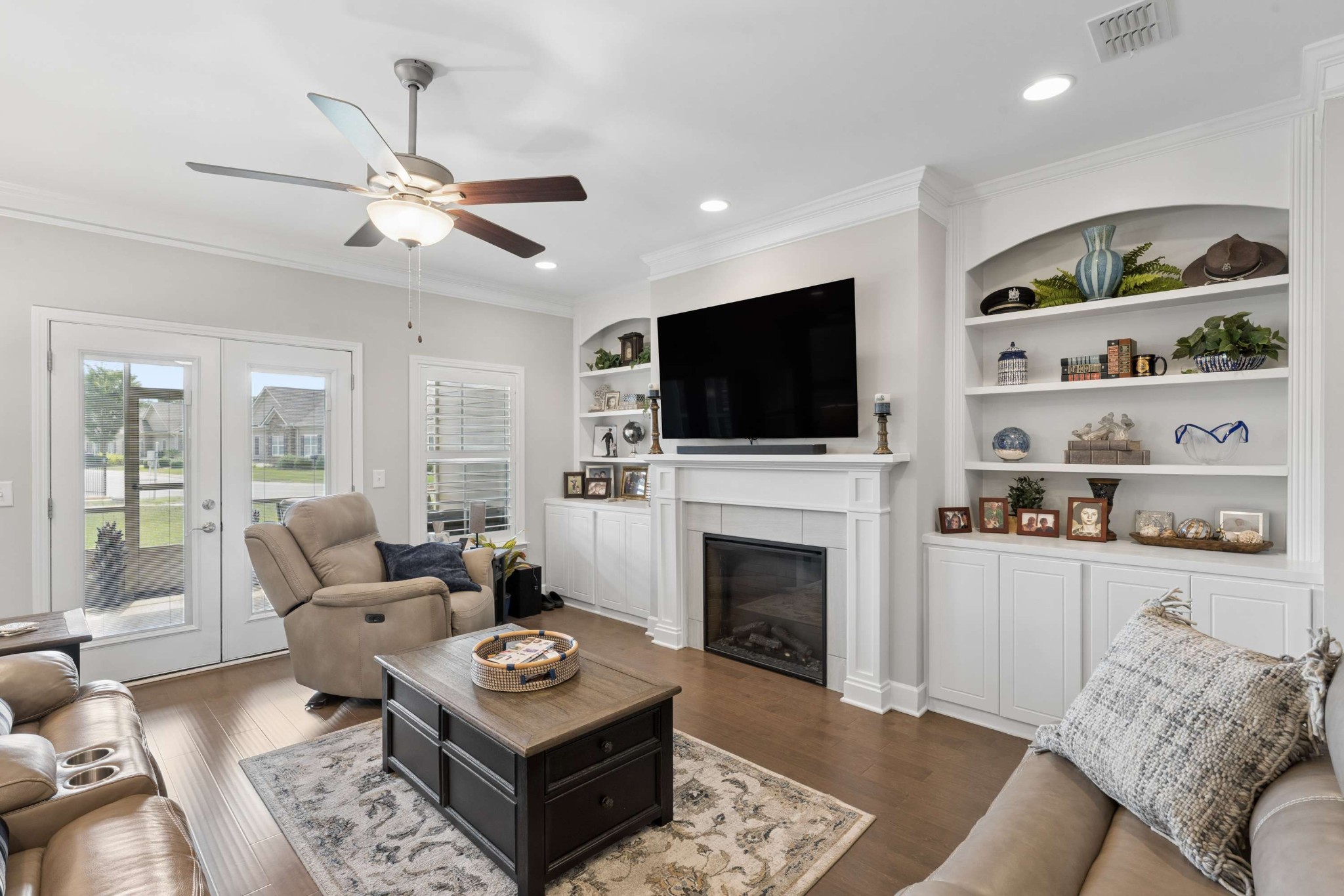 2423 Stonecenter Ln, Murfreesboro, TN 37128