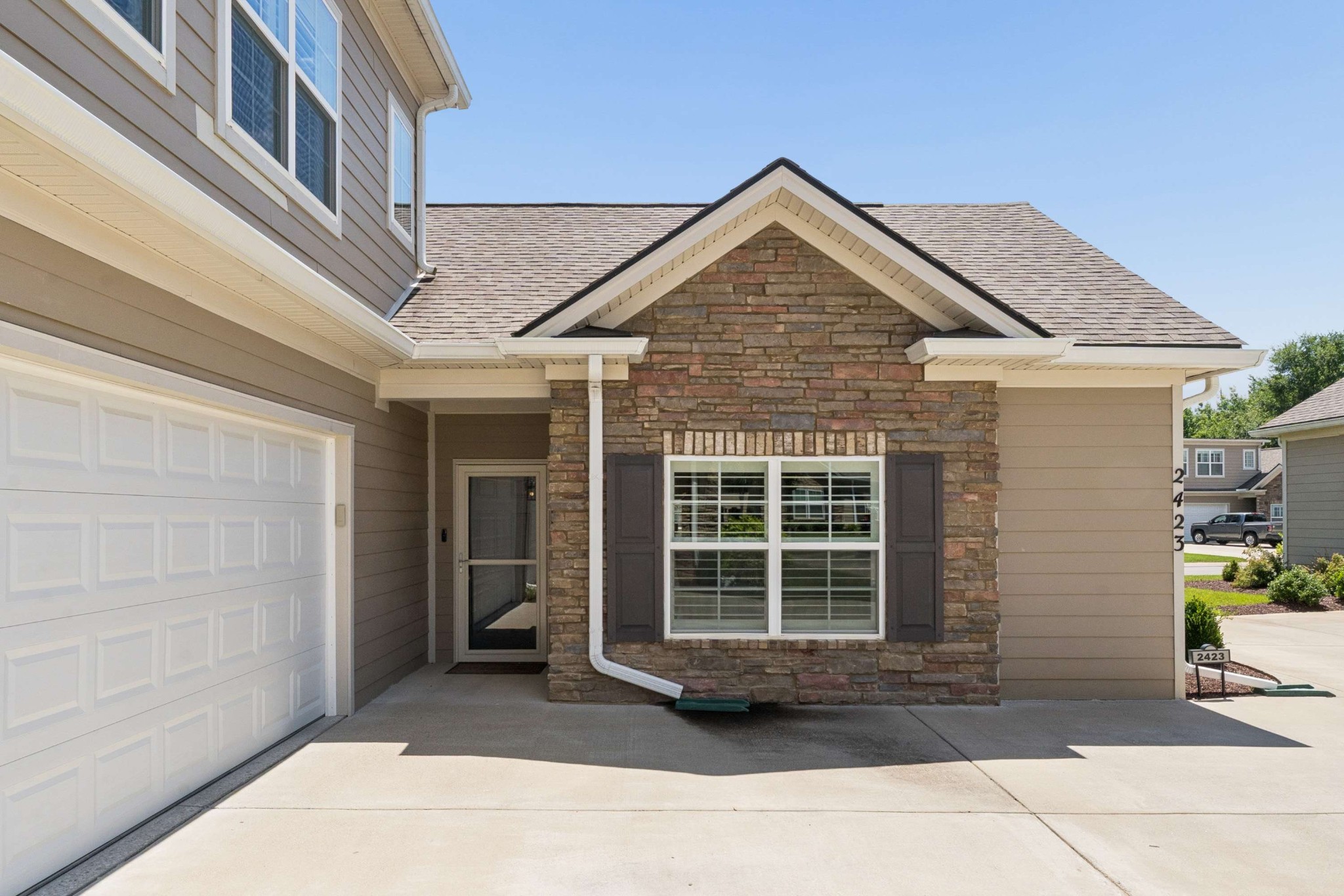 2423 Stonecenter Ln, Murfreesboro, TN 37128