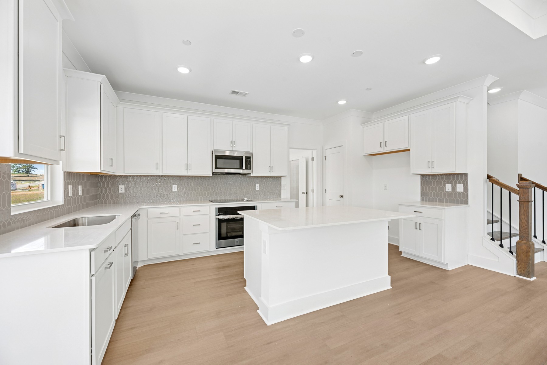 2560 Peaceful Valley Dr, Columbia, TN 38401